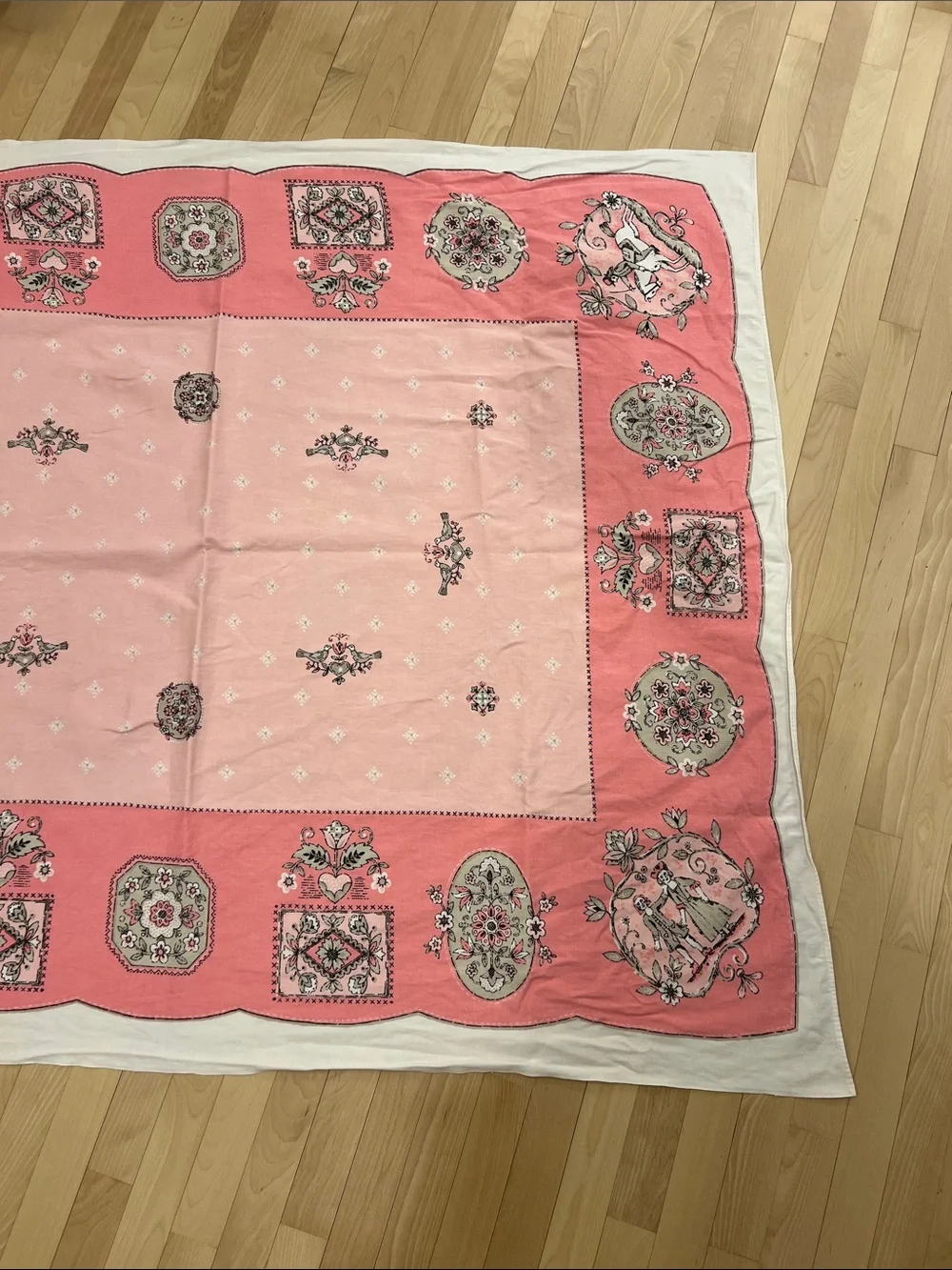 Vintage Cottagecore Pink Floral Medallion Tablecloth 50 x 64 Cottagecore